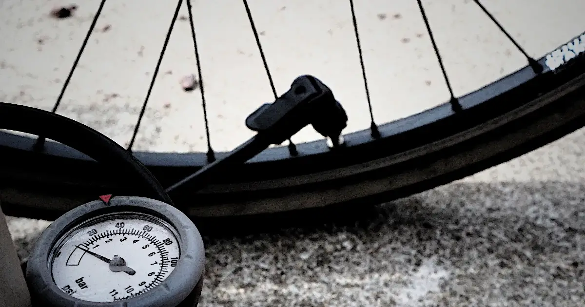 Bicycle Tire Lifespan: Tips to Extend and Check for Wearのサムネイル